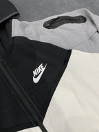 CONJUNTO NK TECH FLECEE - PRETO/BRANCO