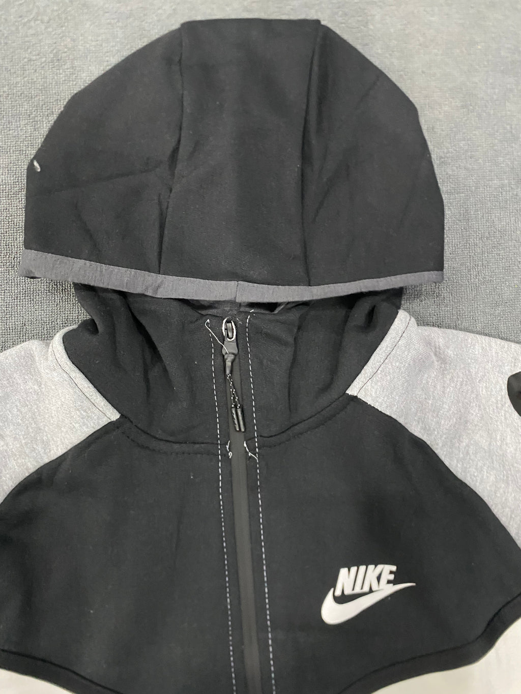 CONJUNTO NK TECH FLECEE - PRETO/BRANCO