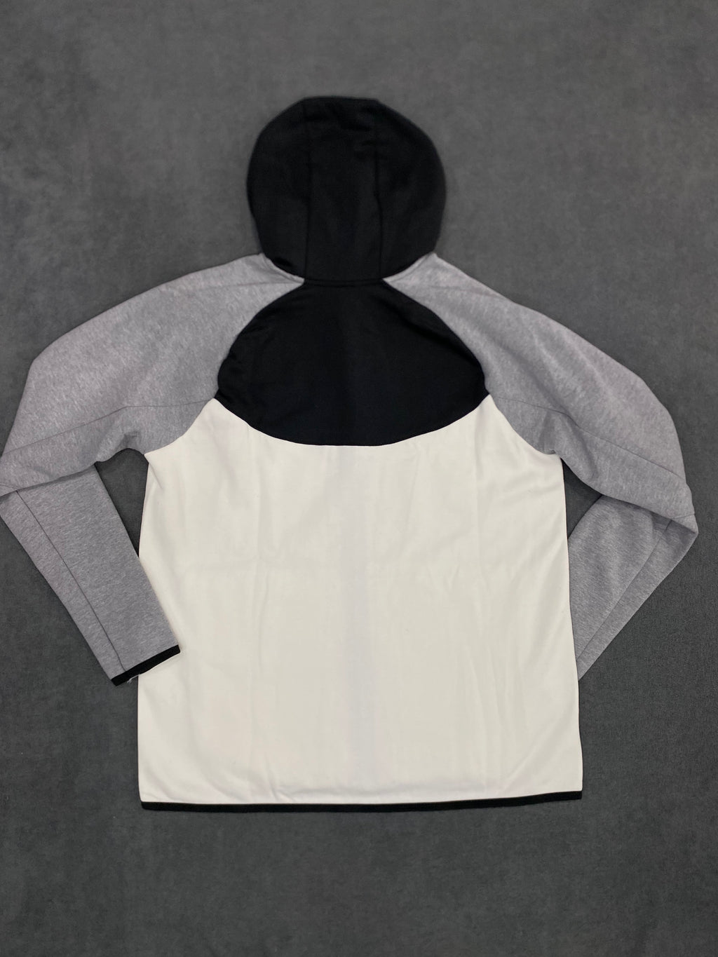 CONJUNTO NK TECH FLECEE - PRETO/BRANCO