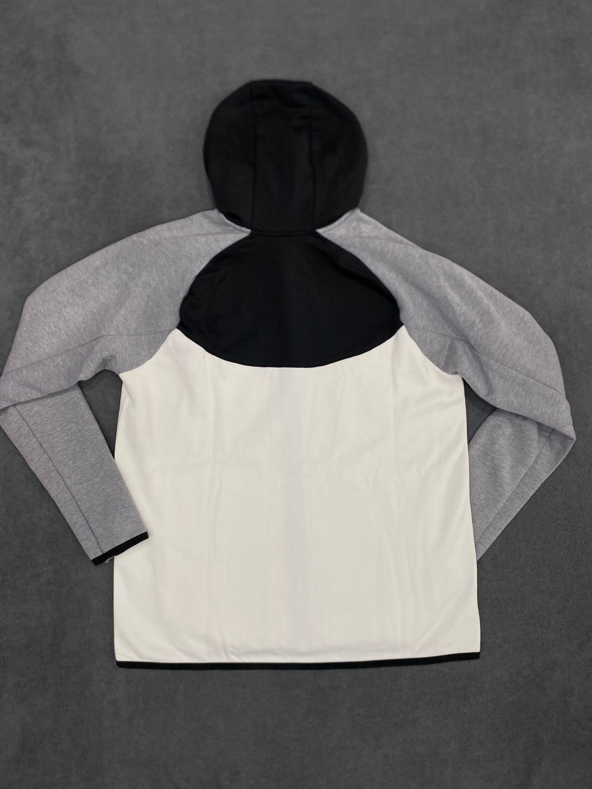 CONJUNTO NK TECH FLECEE - PRETO/BRANCO