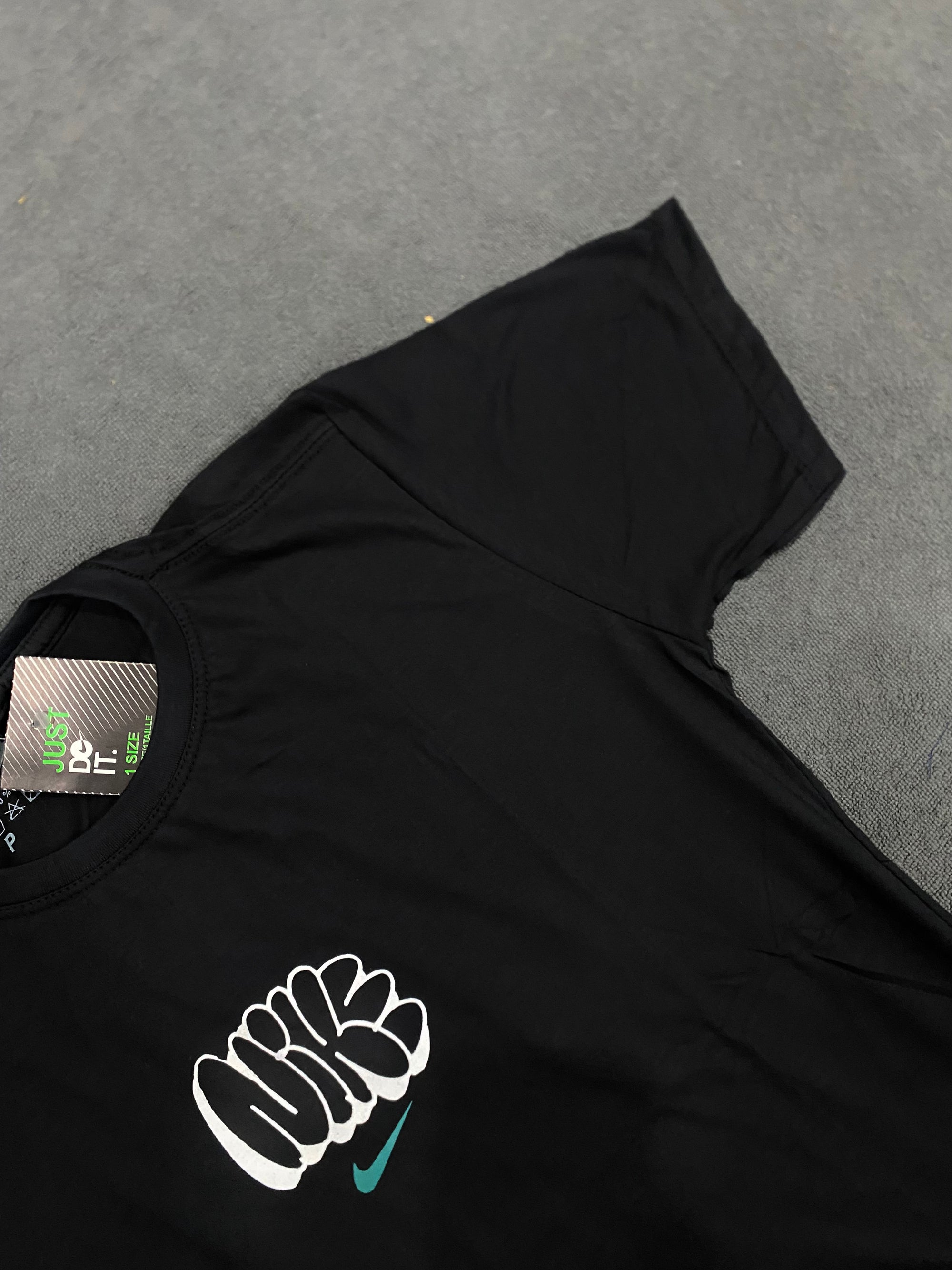 CAMISETA NK SINCE - PRETA