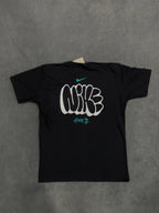 CAMISETA NK SINCE - PRETA