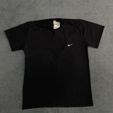CAMISETA NK BASIC LOGO - PRETA