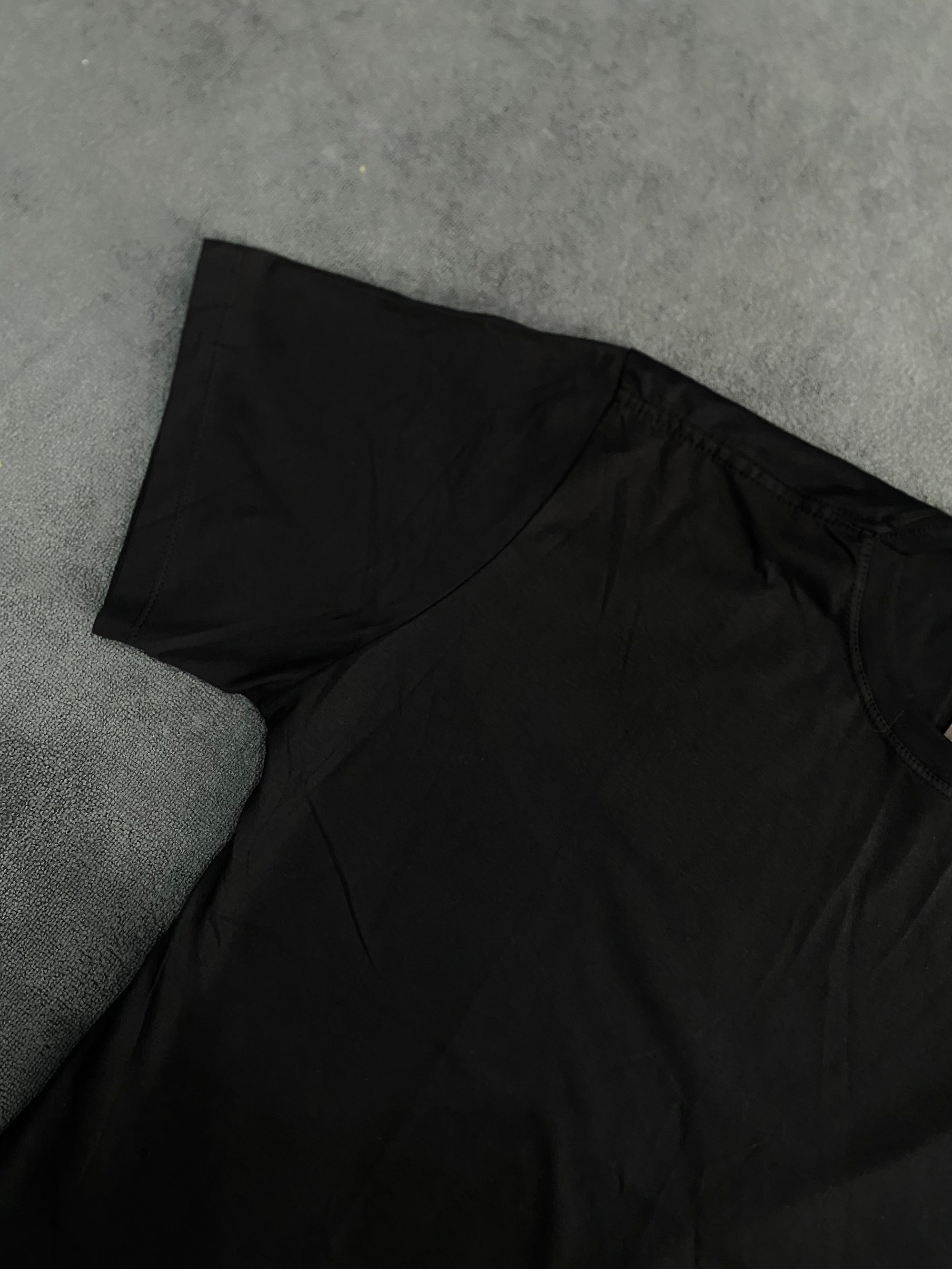 CAMISETA NK BASIC LOGO - PRETA