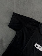 CAMISETA NK LOGO INVERSE - PRETA