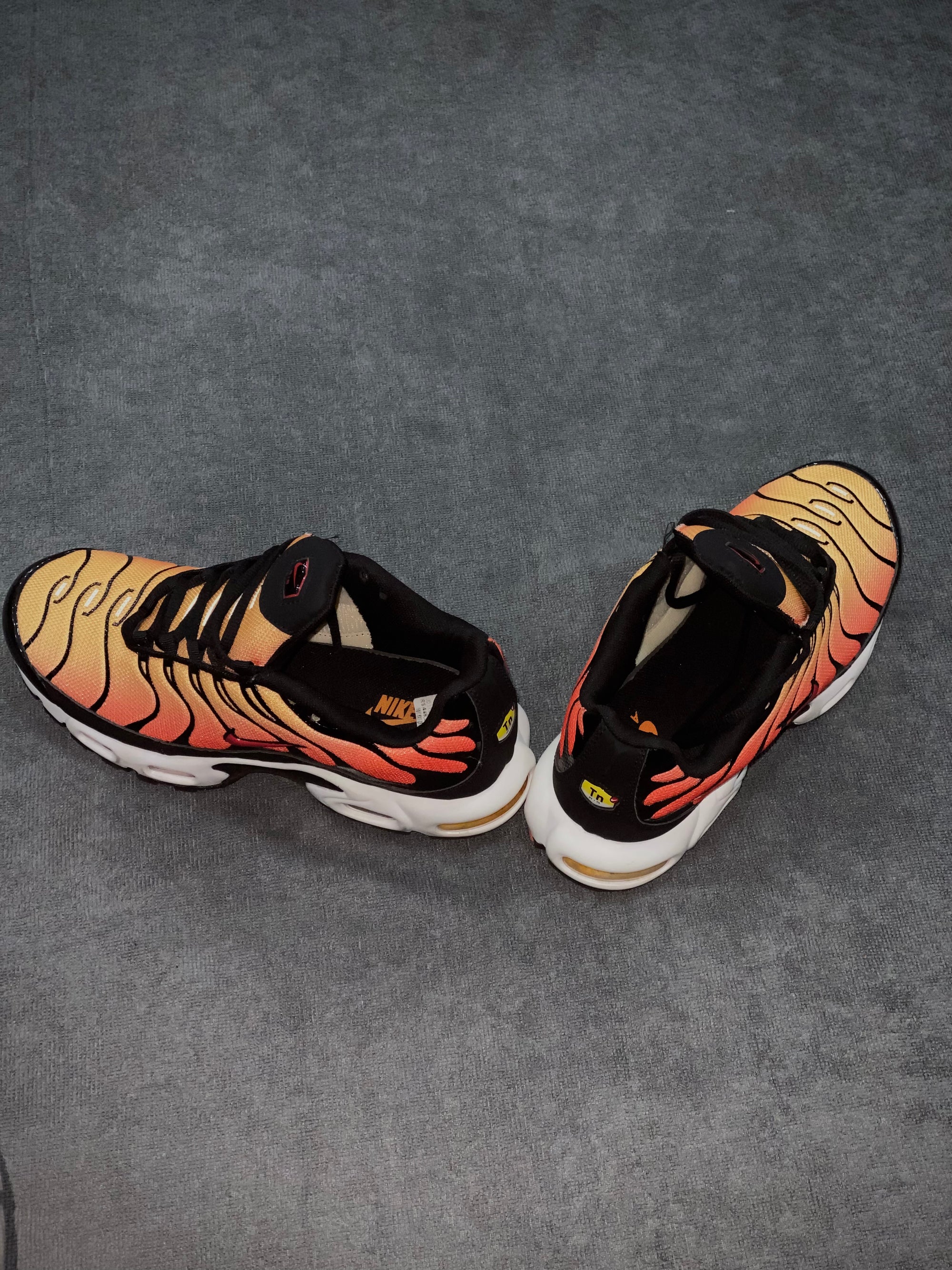 TÊNIS NK AIR MAX TN - LARANJA