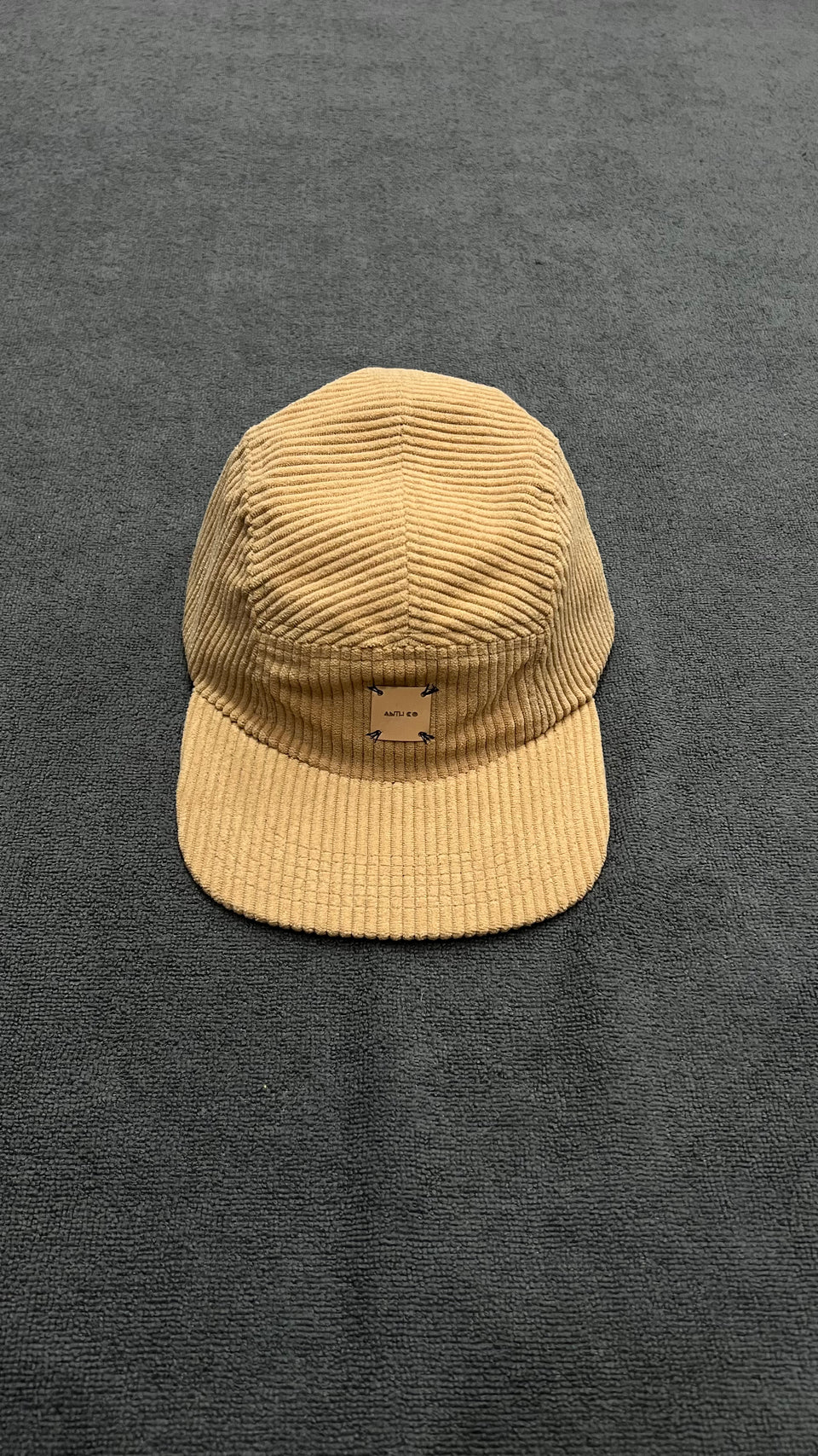 BONÉ ANTH CO FIVE PANEL - BEGE