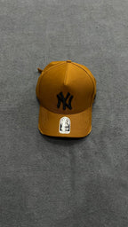 BONÉ NEY ERA - MARROM