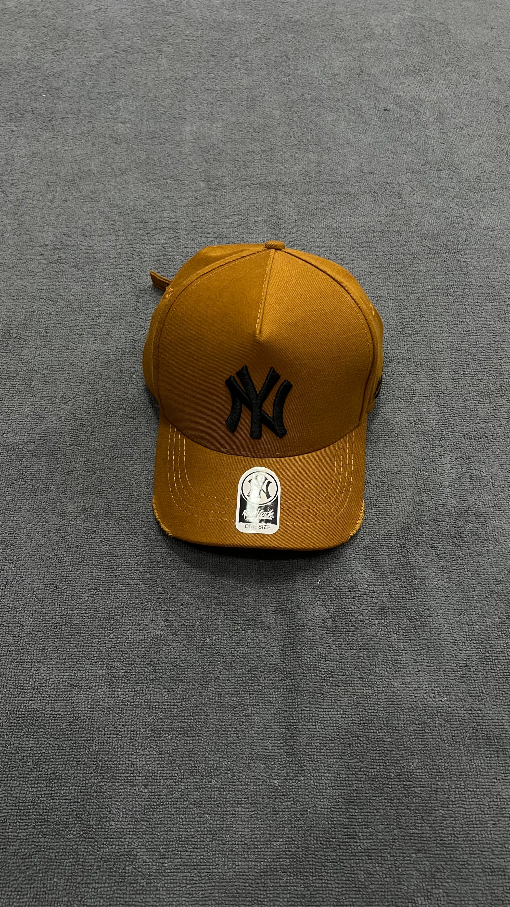 BONÉ NEY ERA - MARROM