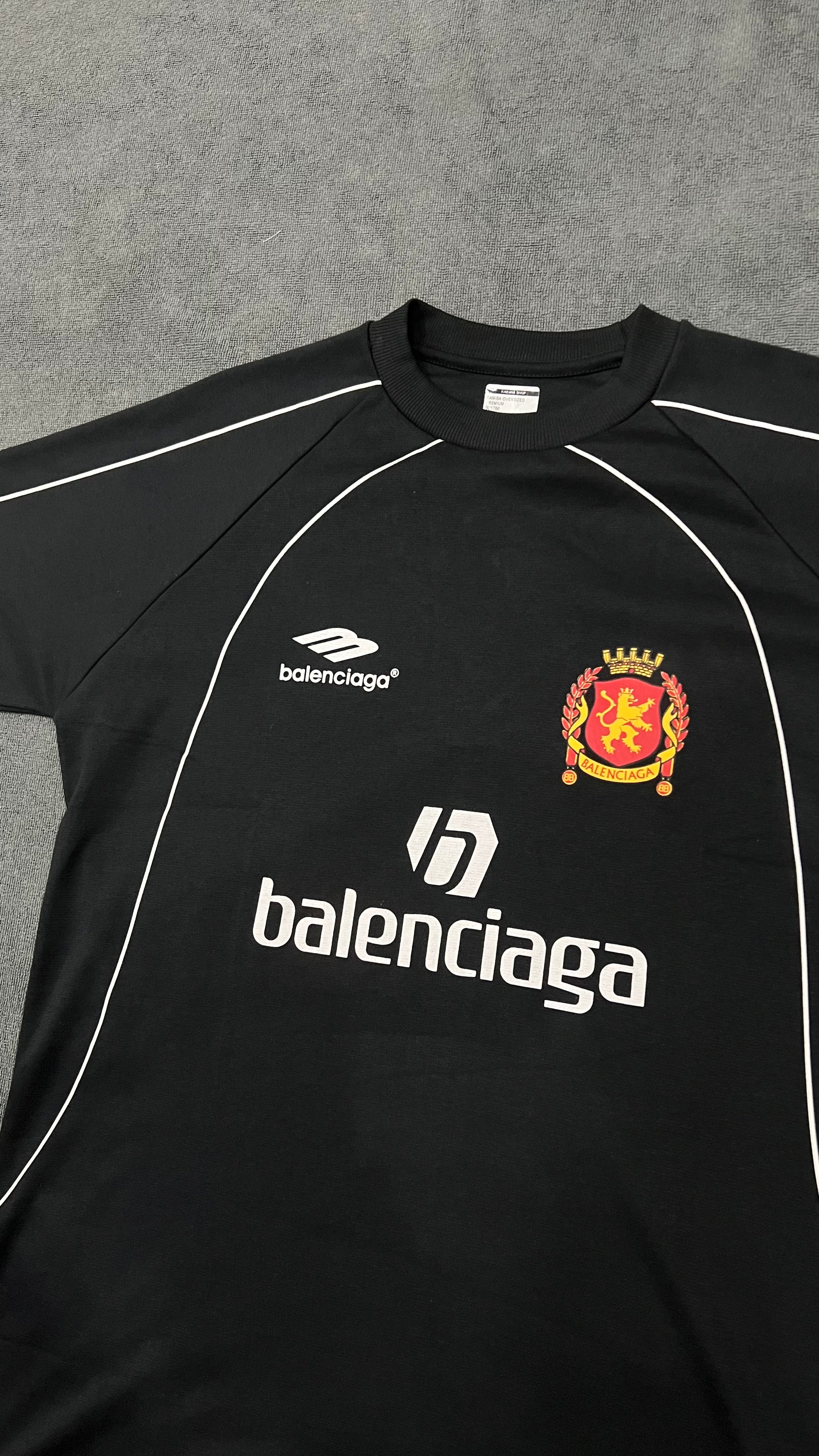 CAMISETA OVERSIZED BALENCIAGA - PRETA