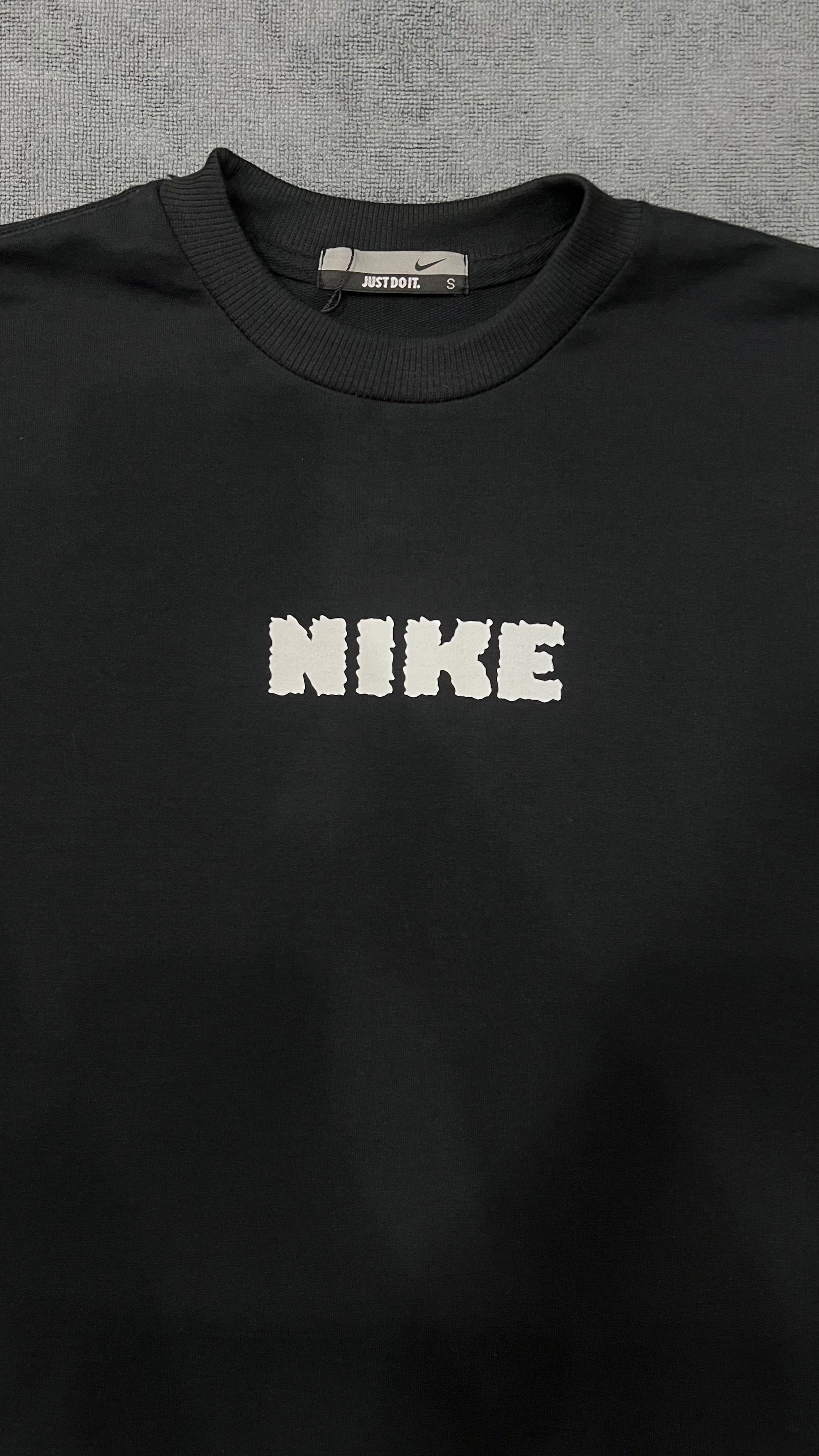 CAMISETA OVERSIZED NK LOGO - PRETA