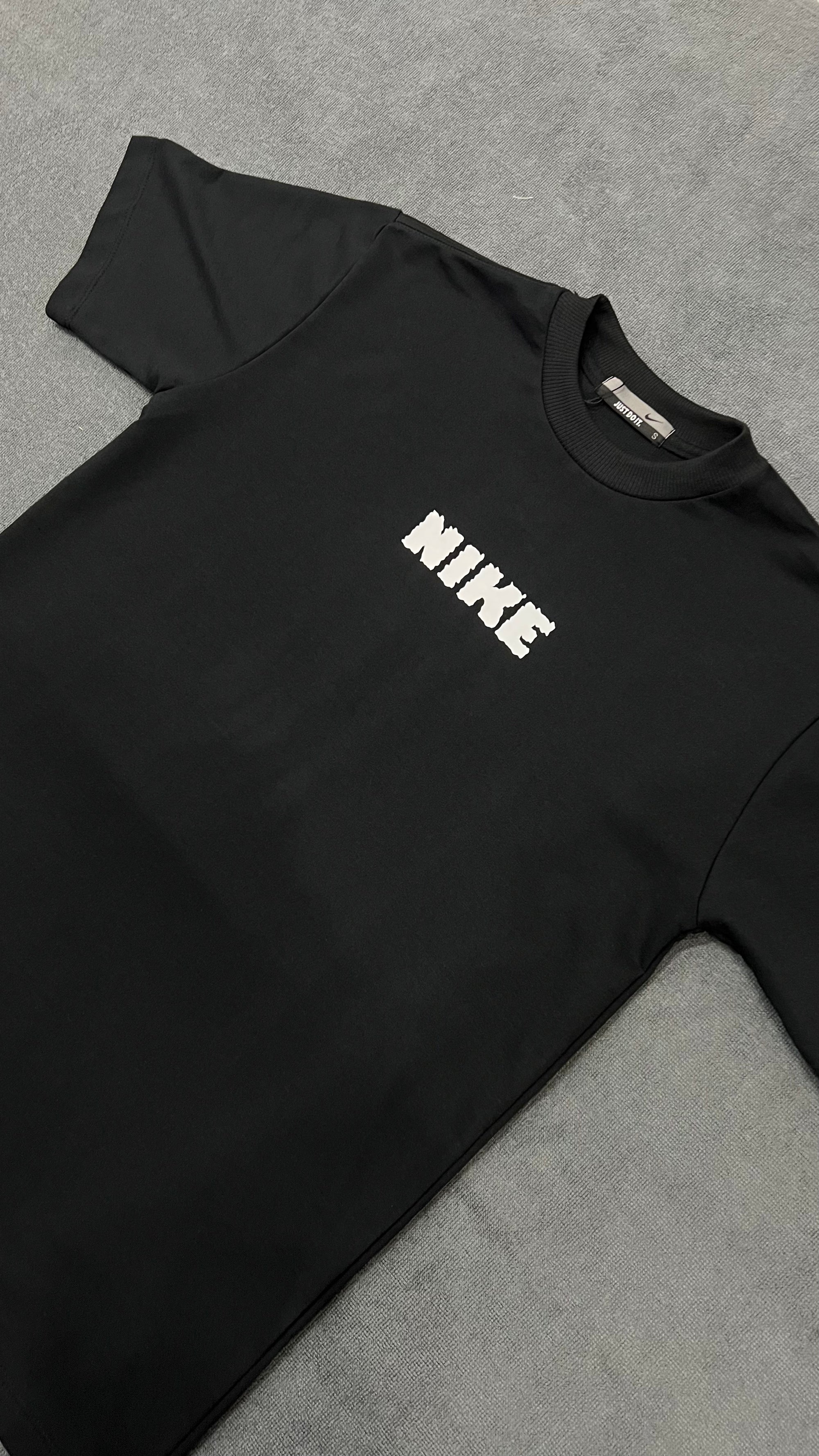 CAMISETA OVERSIZED NK LOGO - PRETA