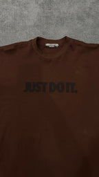 CAMISETA OVERSIZED NK JUST DO IT - MARROM