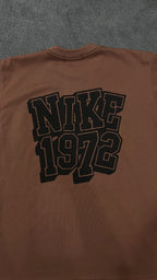 CAMISETA OVERSIZED NK LOGO - MARROM
