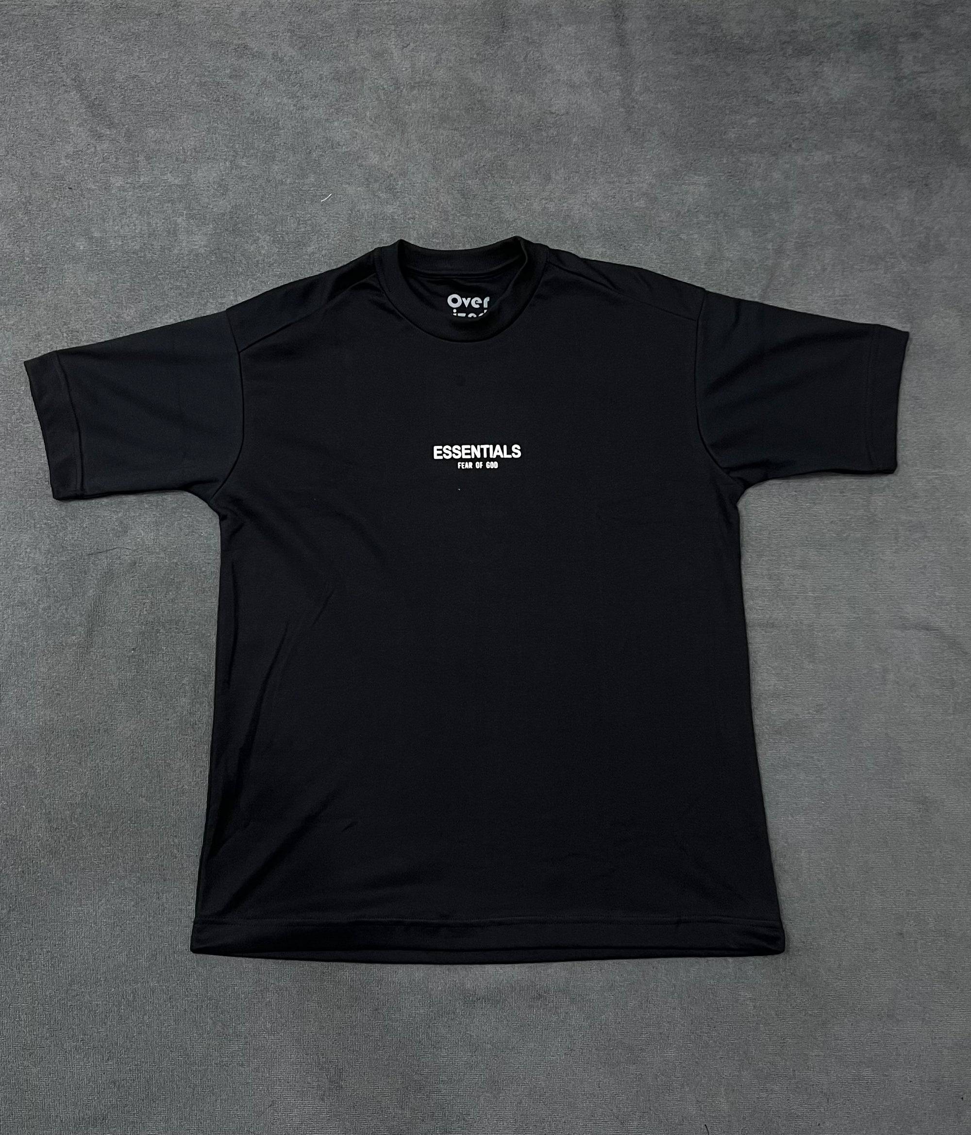 CAMISETA OVERSIZED ESSENTIALS - PRETA