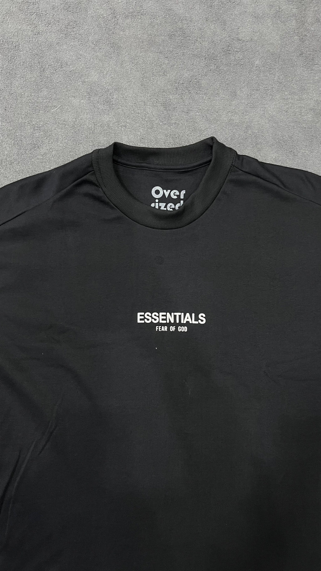 CAMISETA OVERSIZED ESSENTIALS - PRETA