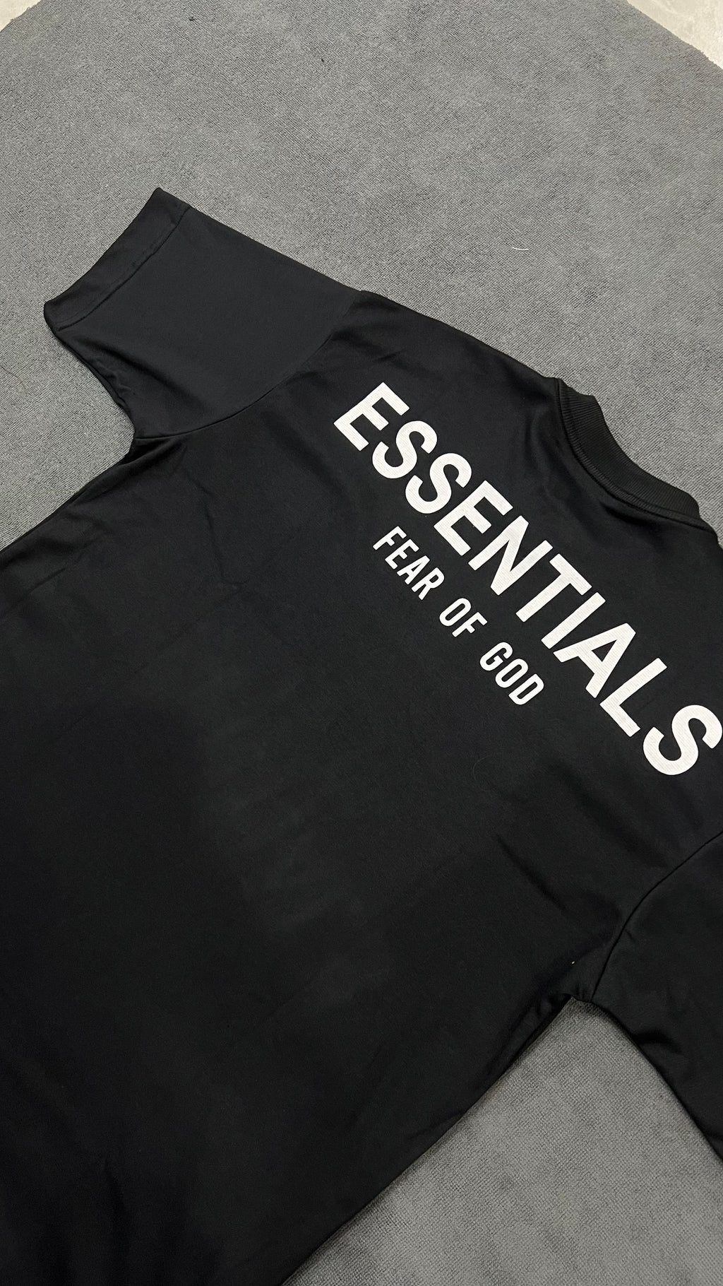 CAMISETA OVERSIZED ESSENTIALS - PRETA