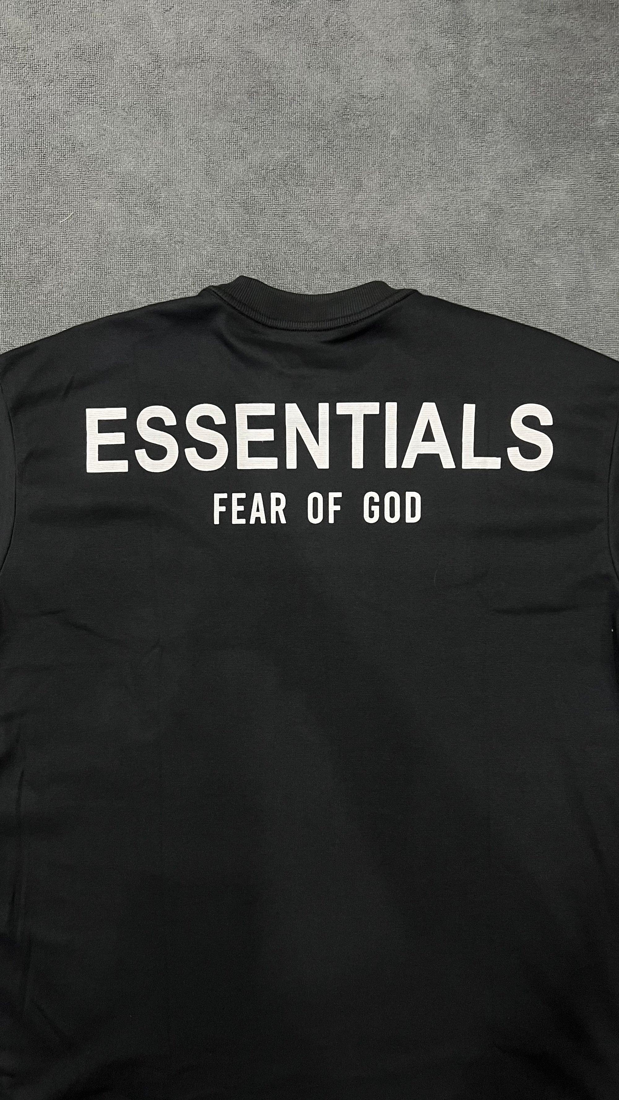 CAMISETA OVERSIZED ESSENTIALS - PRETA