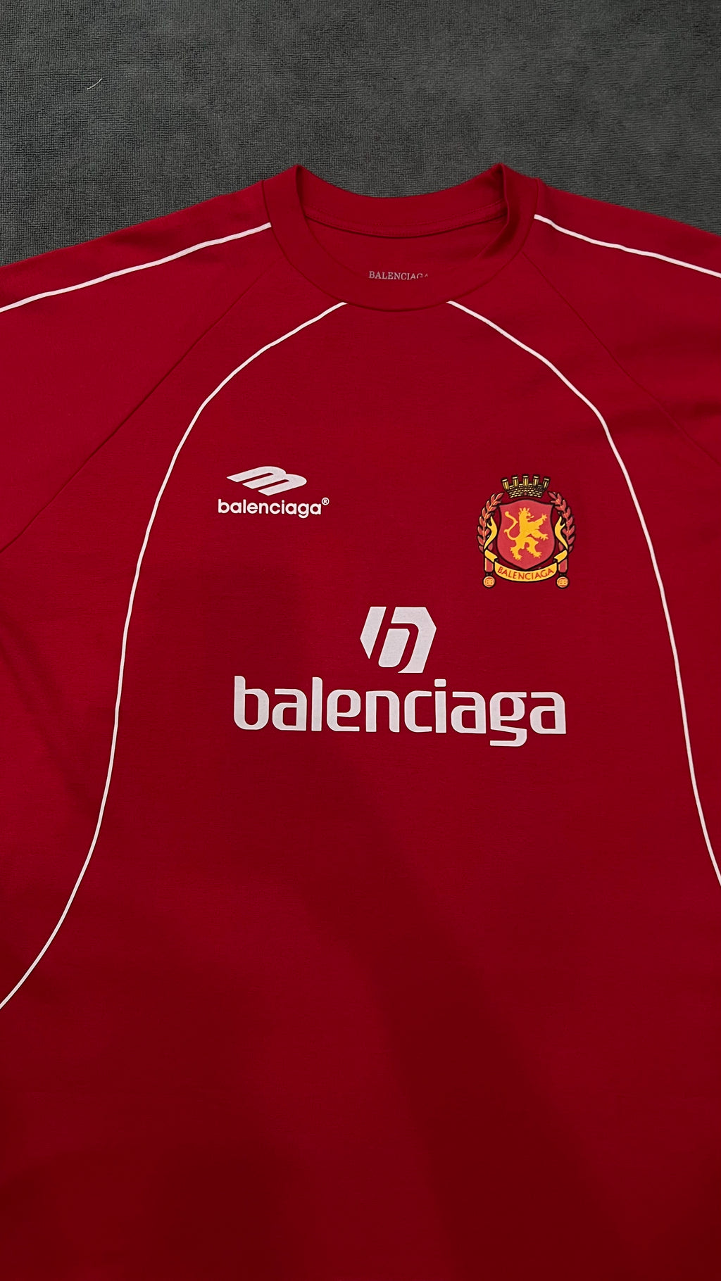 CAMISETA OVERSIZED BALENCIAGA - VERMELHA