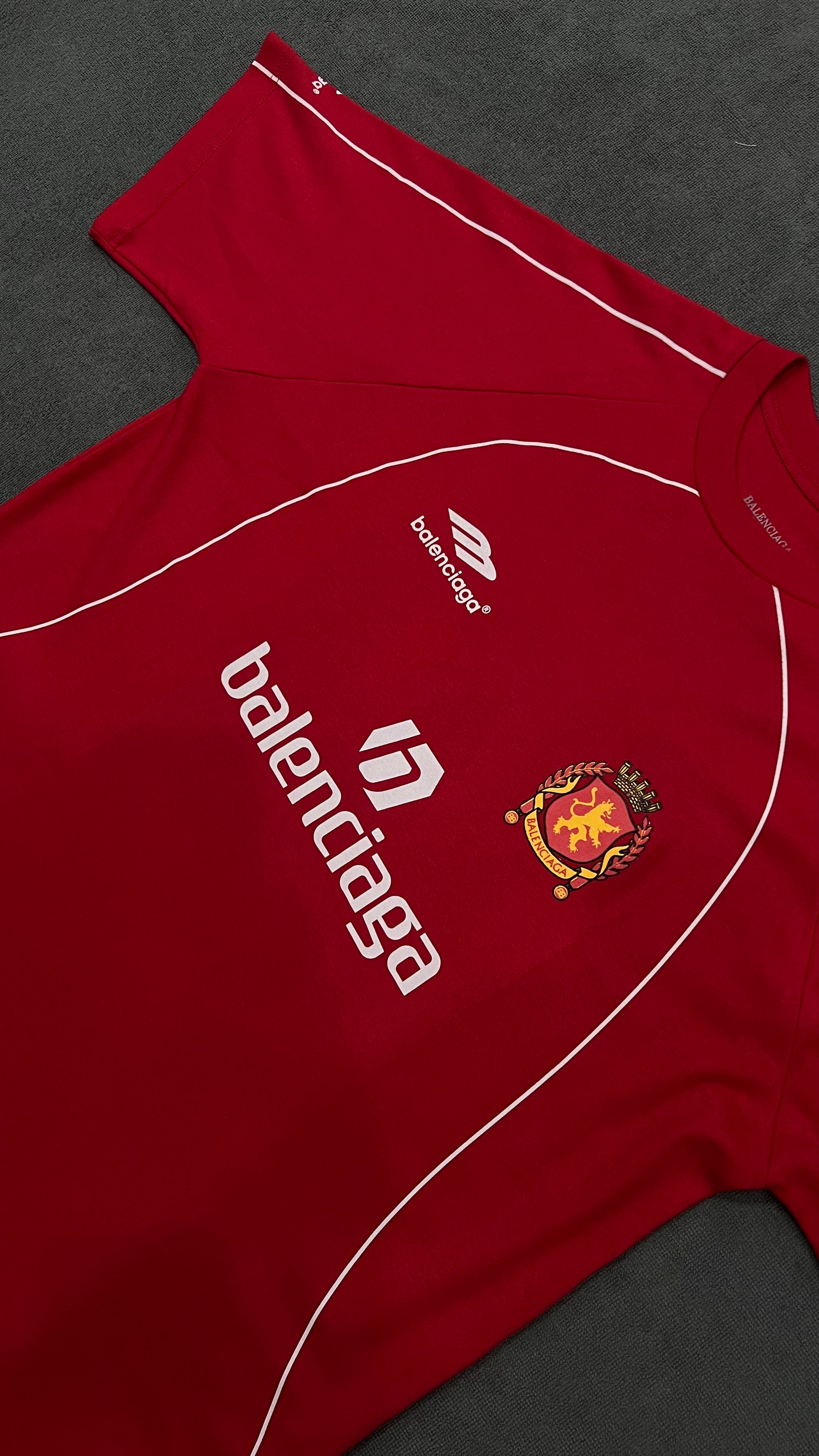 CAMISETA OVERSIZED BALENCIAGA - VERMELHA