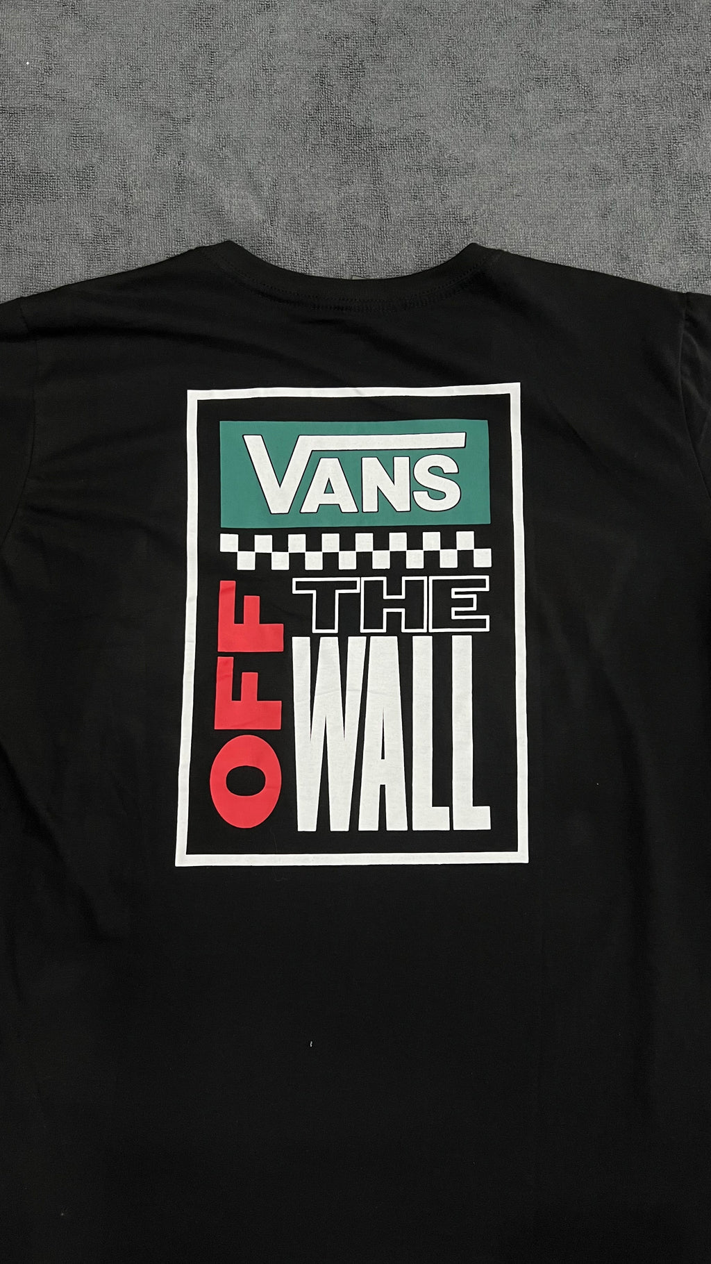 CAMISETA OVERSIZED VANS THE WALL - PRETA
