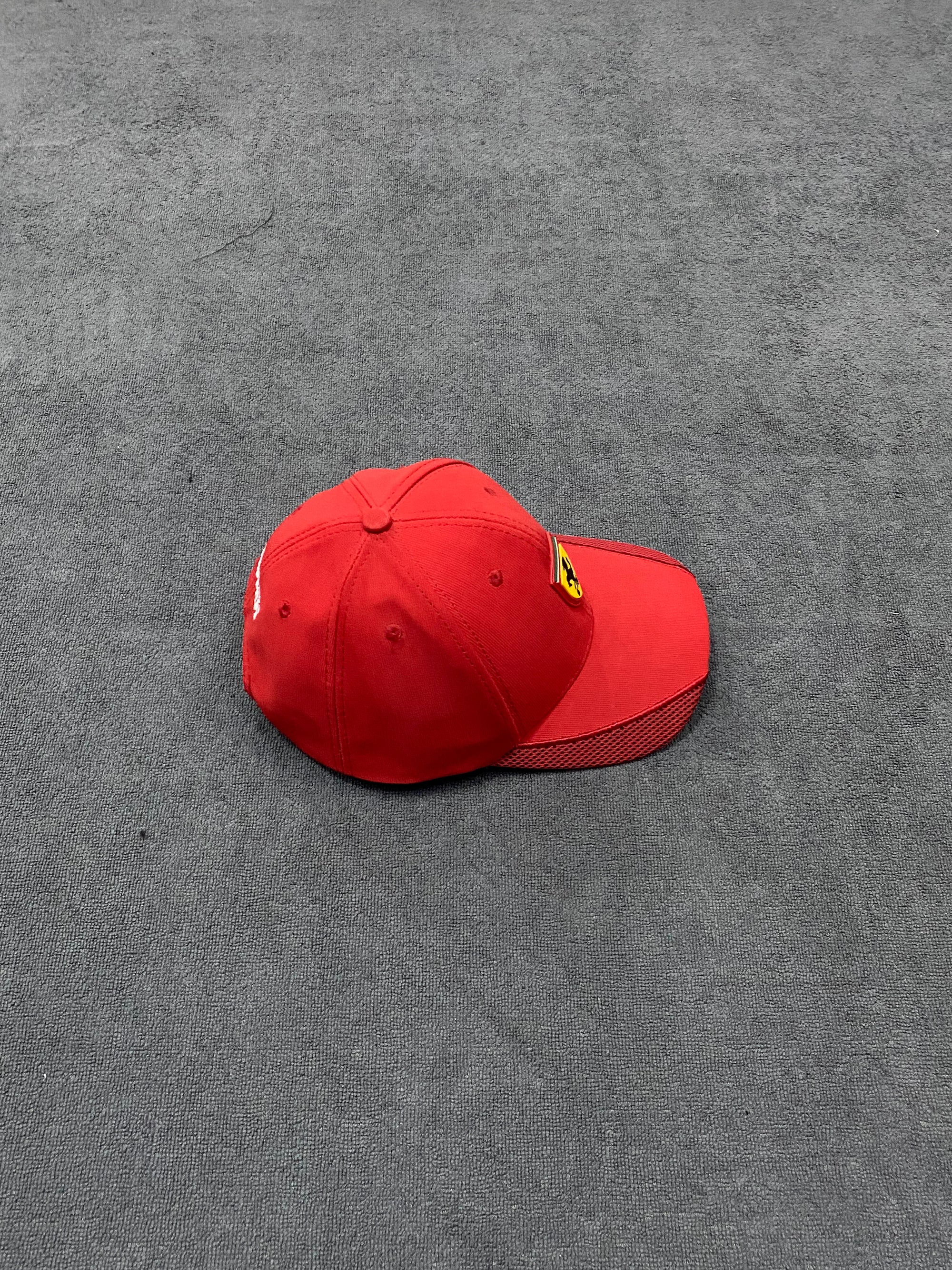 BONÉ FERRARI - VERMELHO