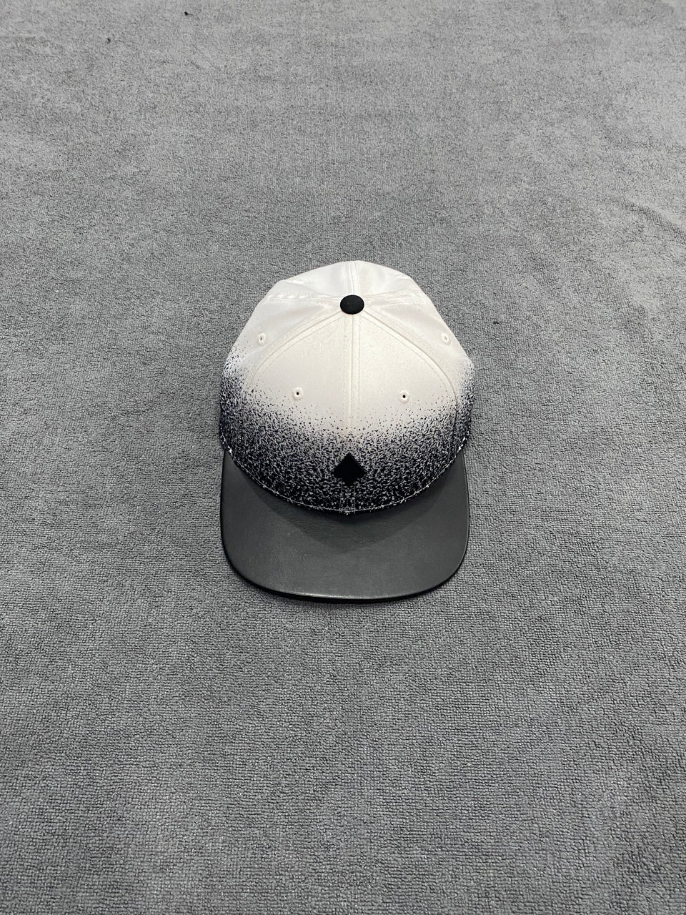 BONÉ MCD ESPADA - BRANCO/PRETO