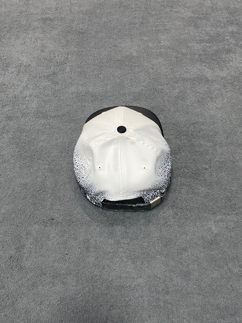 BONÉ MCD ESPADA - BRANCO/PRETO