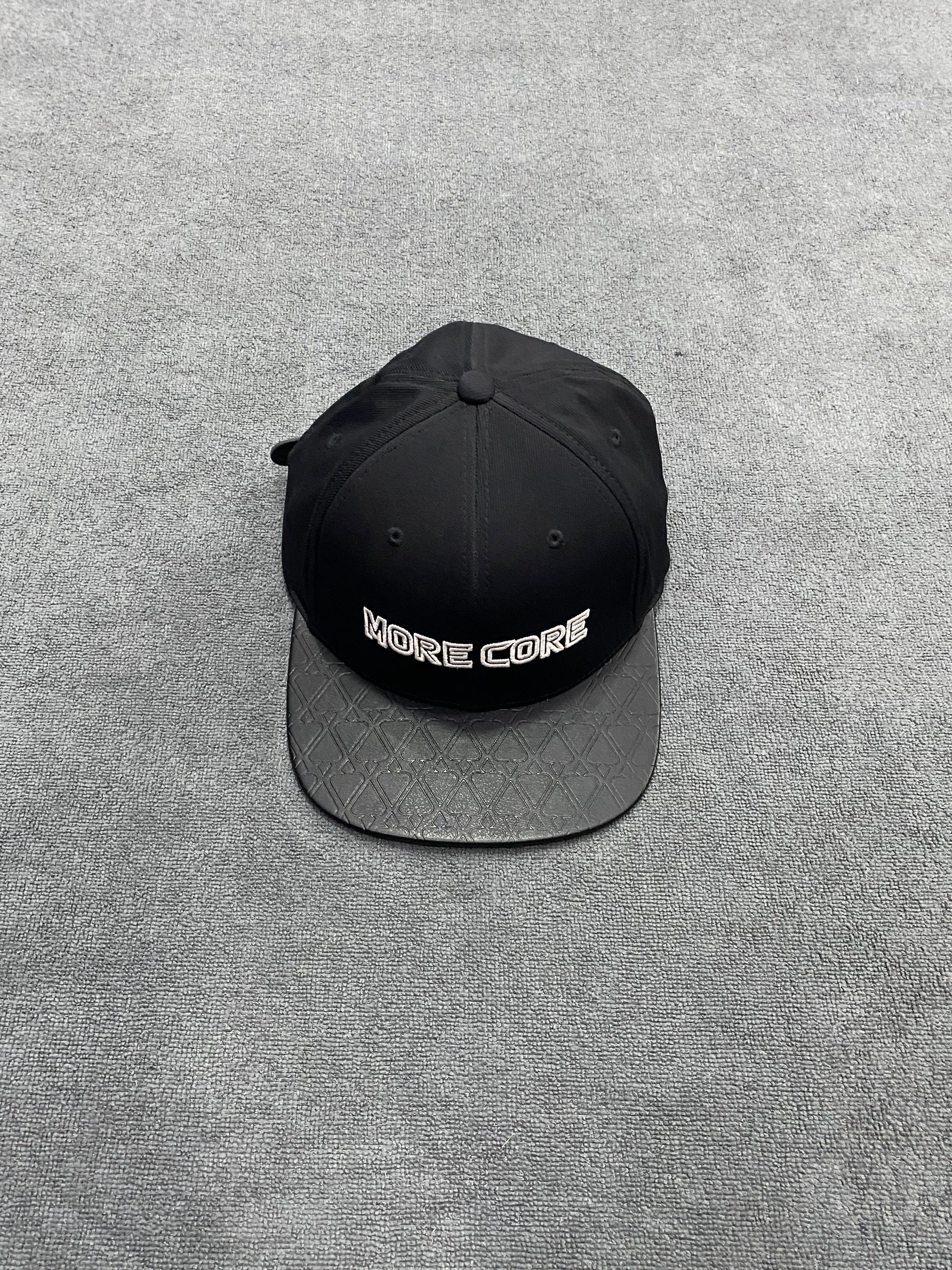 BONÉ MCD MORE CORE - PRETO