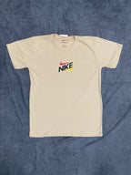 CAMISETAS NK LOGOS - BEGE