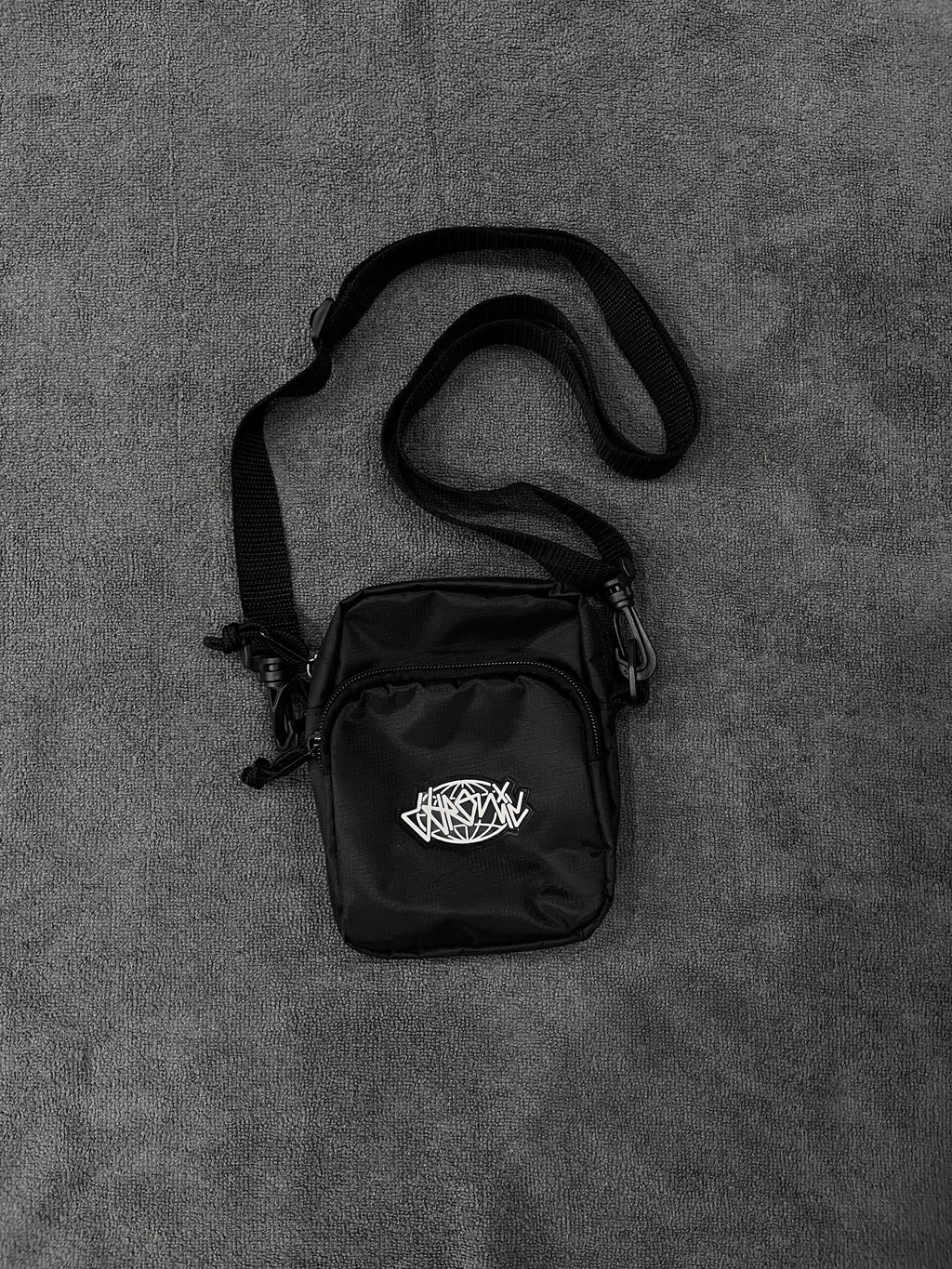 SHOULDER BAG CHRONIC LOGO - PRETA