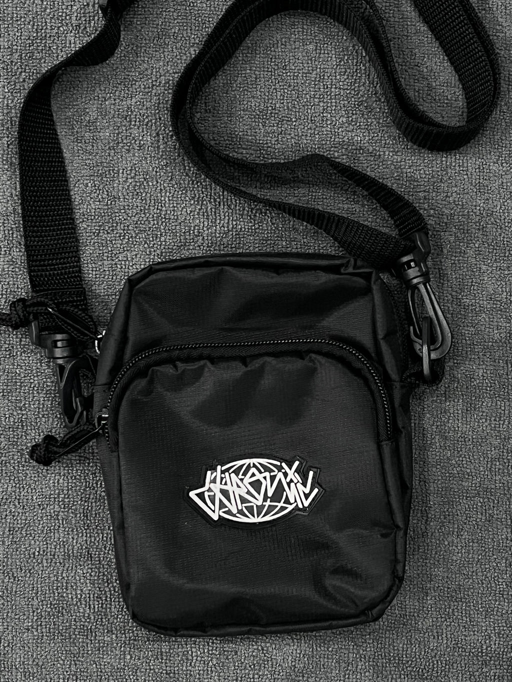 SHOULDER BAG CHRONIC LOGO - PRETA