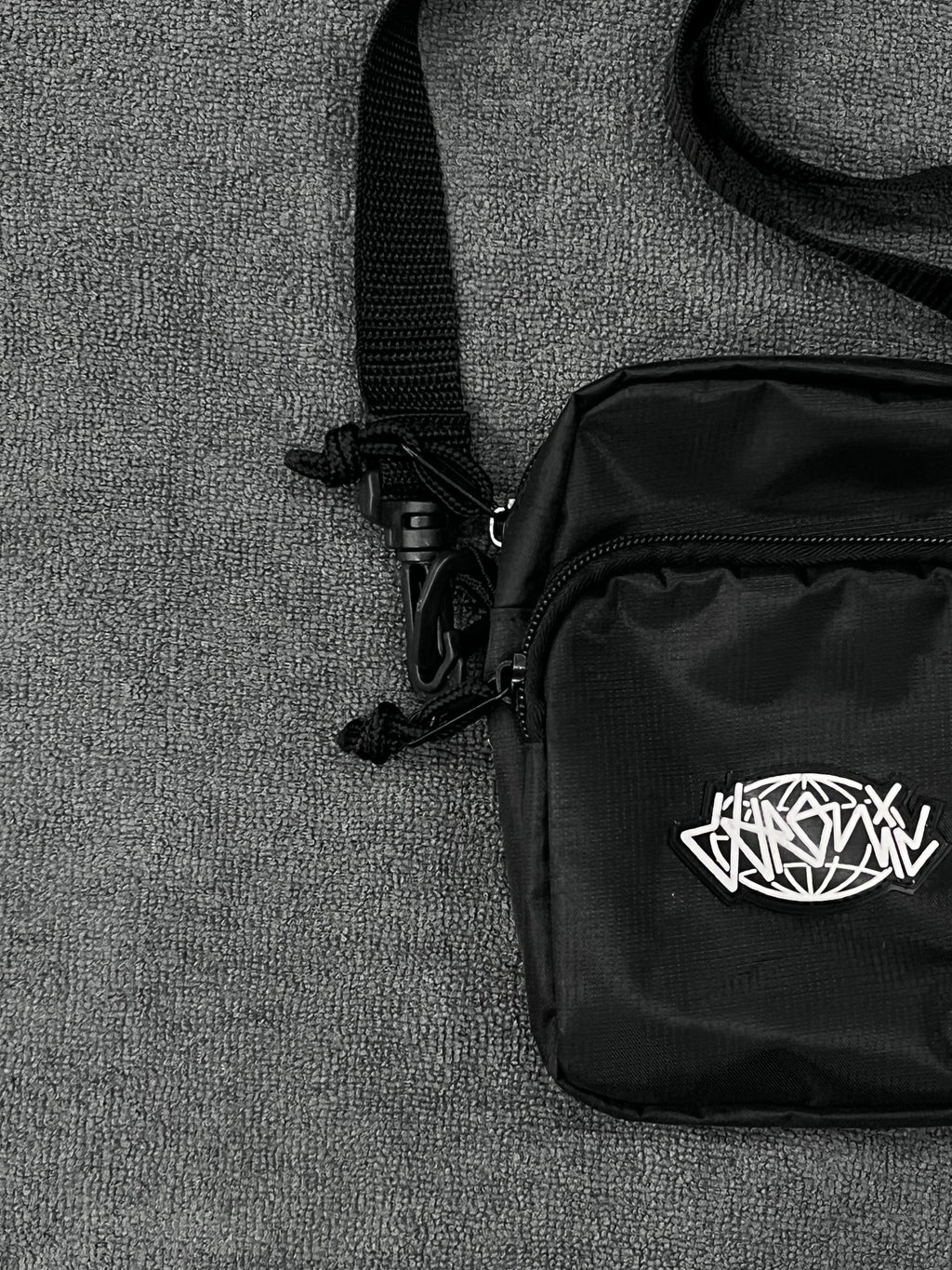 SHOULDER BAG CHRONIC LOGO - PRETA