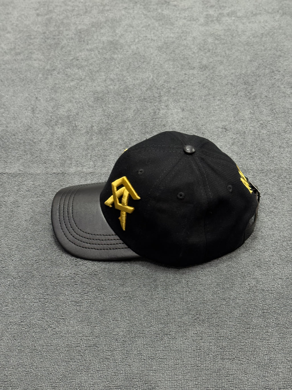 BONÉ AMR - PRETO/AMARELO