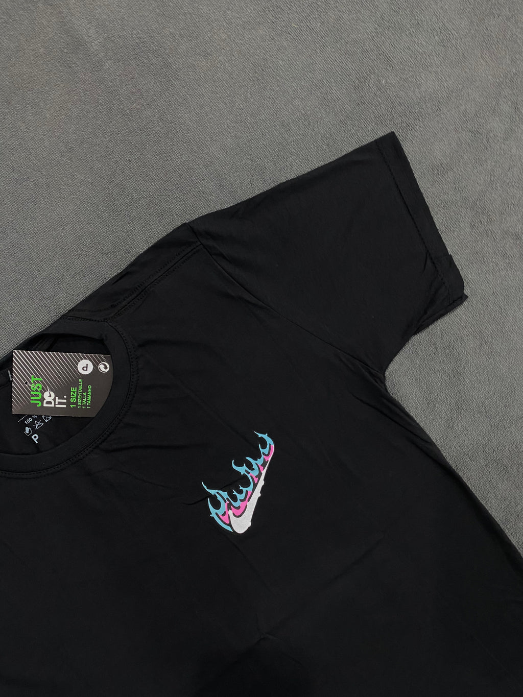 CAMISETA STUSSY MAX - PRETA