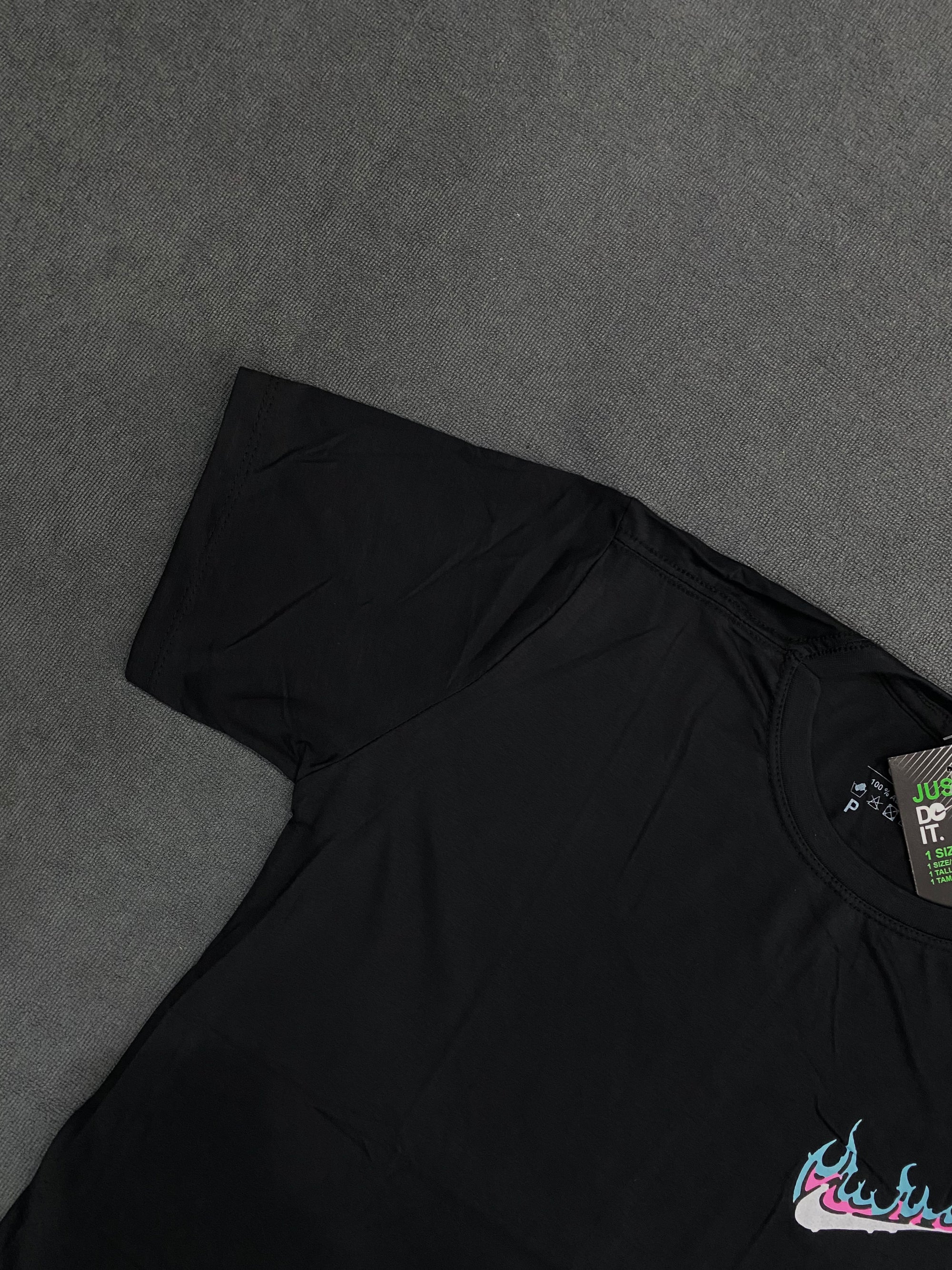 CAMISETA STUSSY MAX - PRETA