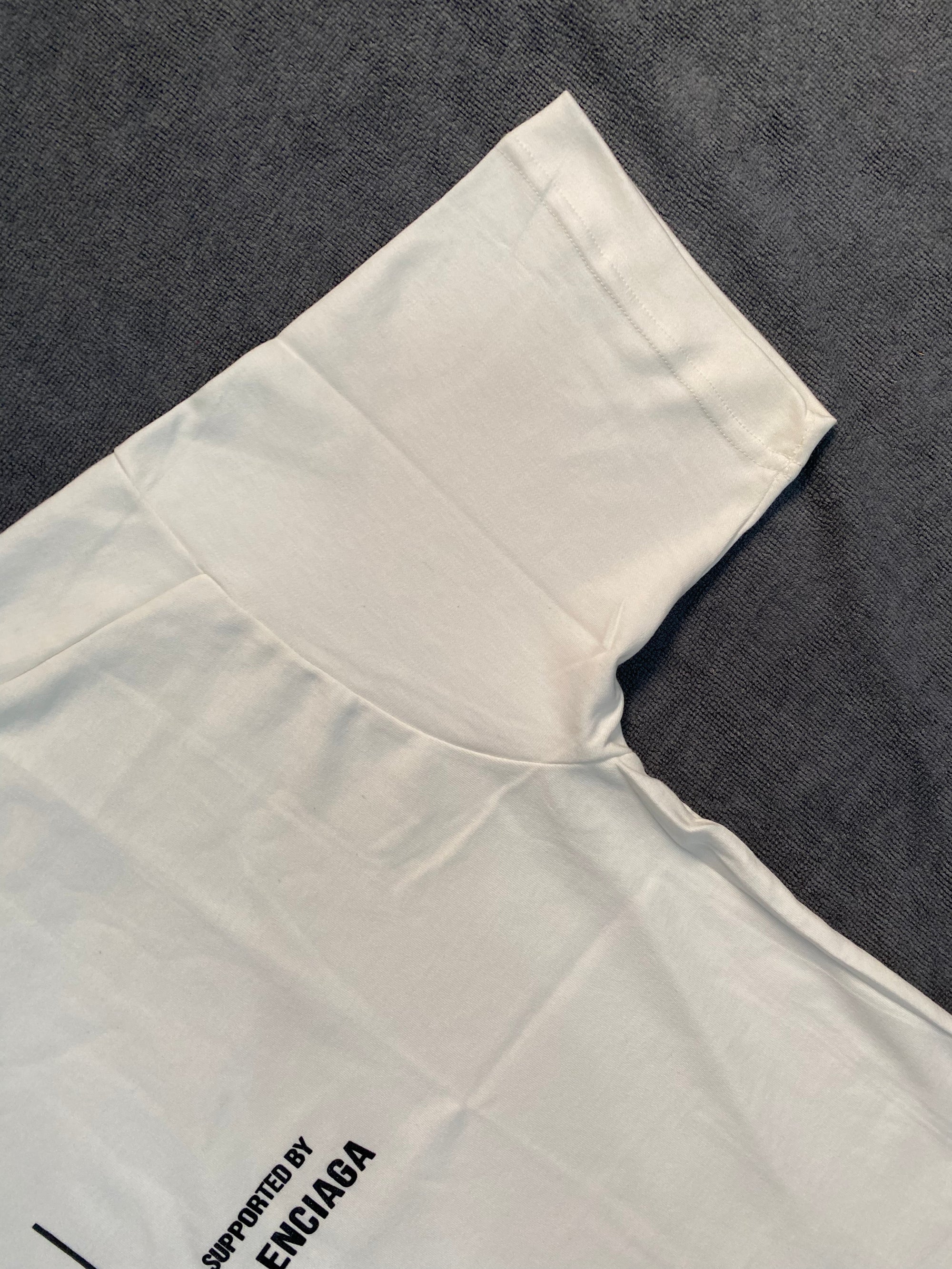 CAMISETA OVERSIZED BALENCIAGA - BRANCA