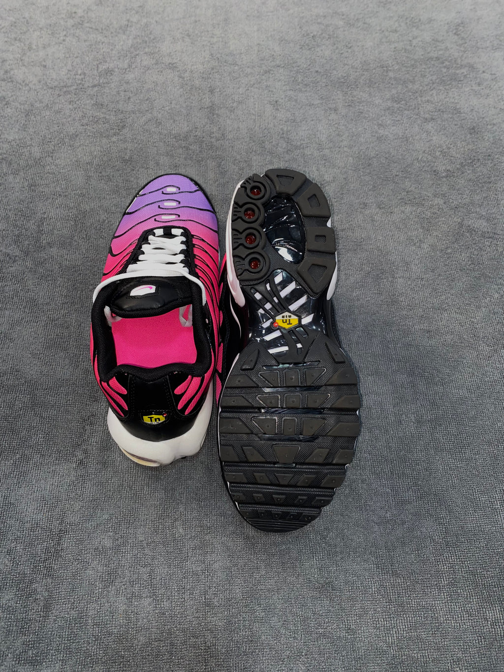 TÊNIS NK AIR MAX TN - ROSA NEON