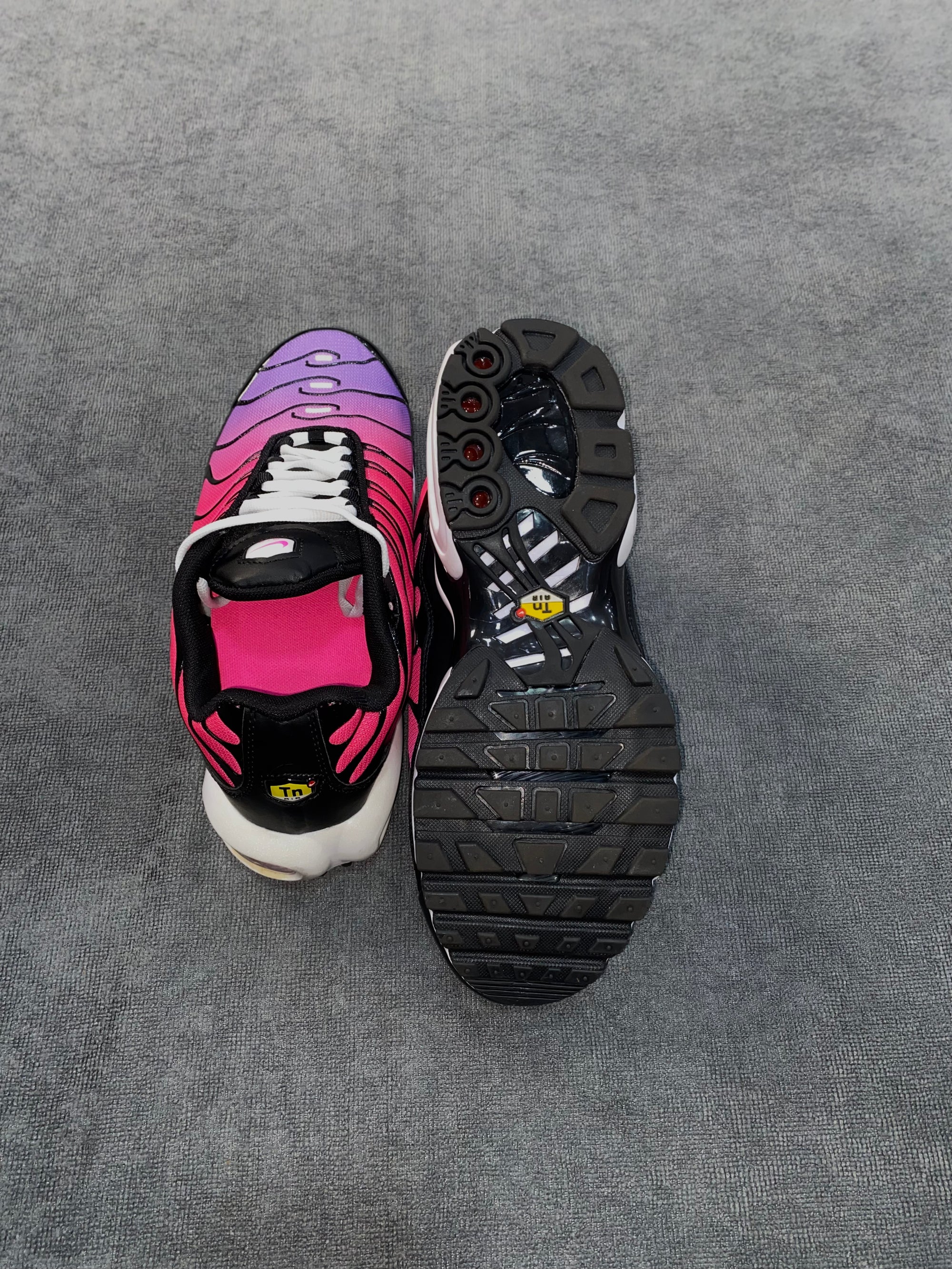 TÊNIS NK AIR MAX TN - ROSA NEON