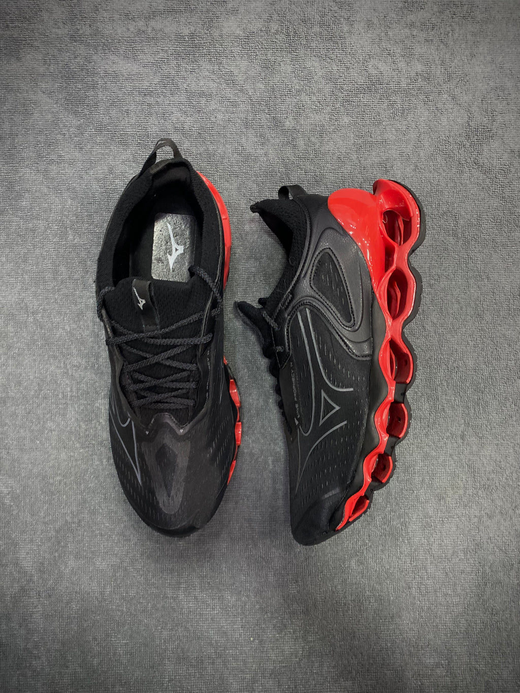 TÊNIS MIZUNO PROPHECY 15 - PRETO/VERMELHO
