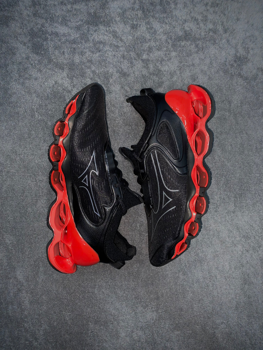 TÊNIS MIZUNO PROPHECY 15 - PRETO/VERMELHO