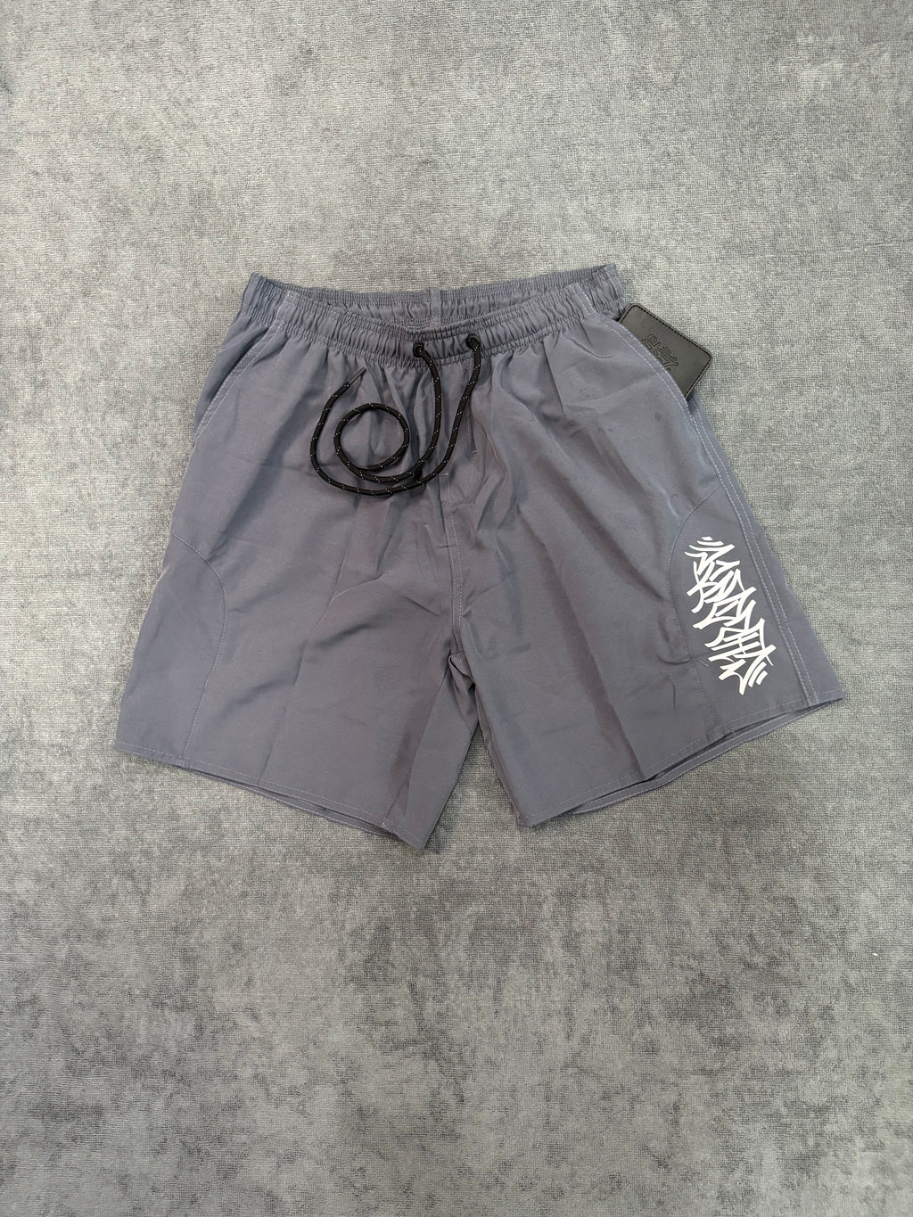 SHORT CHRONIC LOGO - CINZA