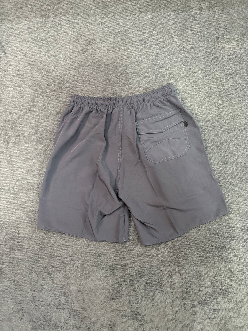 SHORT CHRONIC LOGO - CINZA