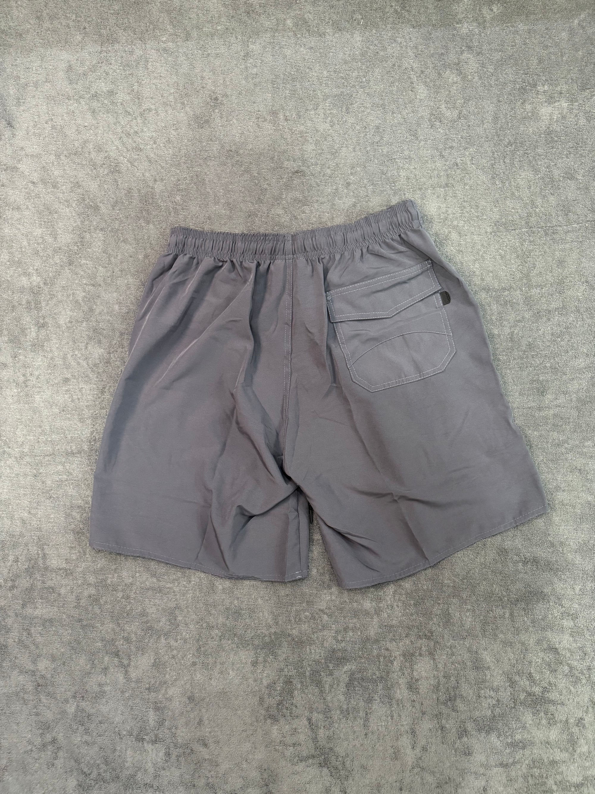 SHORT CHRONIC LOGO - CINZA