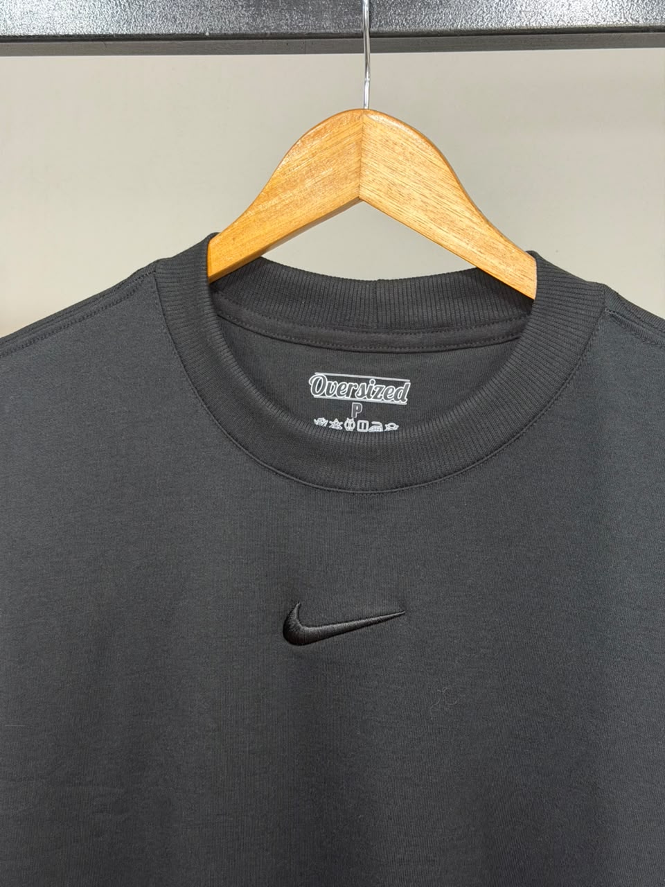 CAMISETA OVERSIZED NK LOGO - PRETA