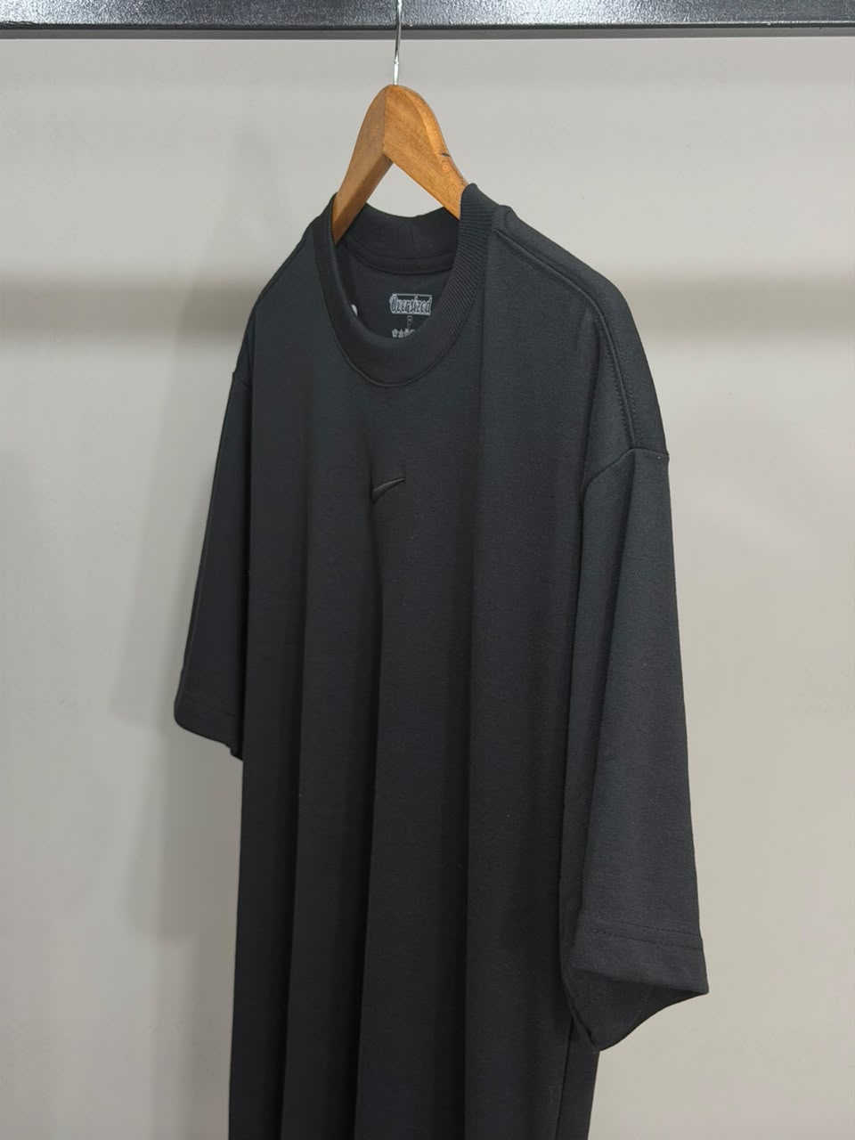 CAMISETA OVERSIZED NK LOGO - PRETA